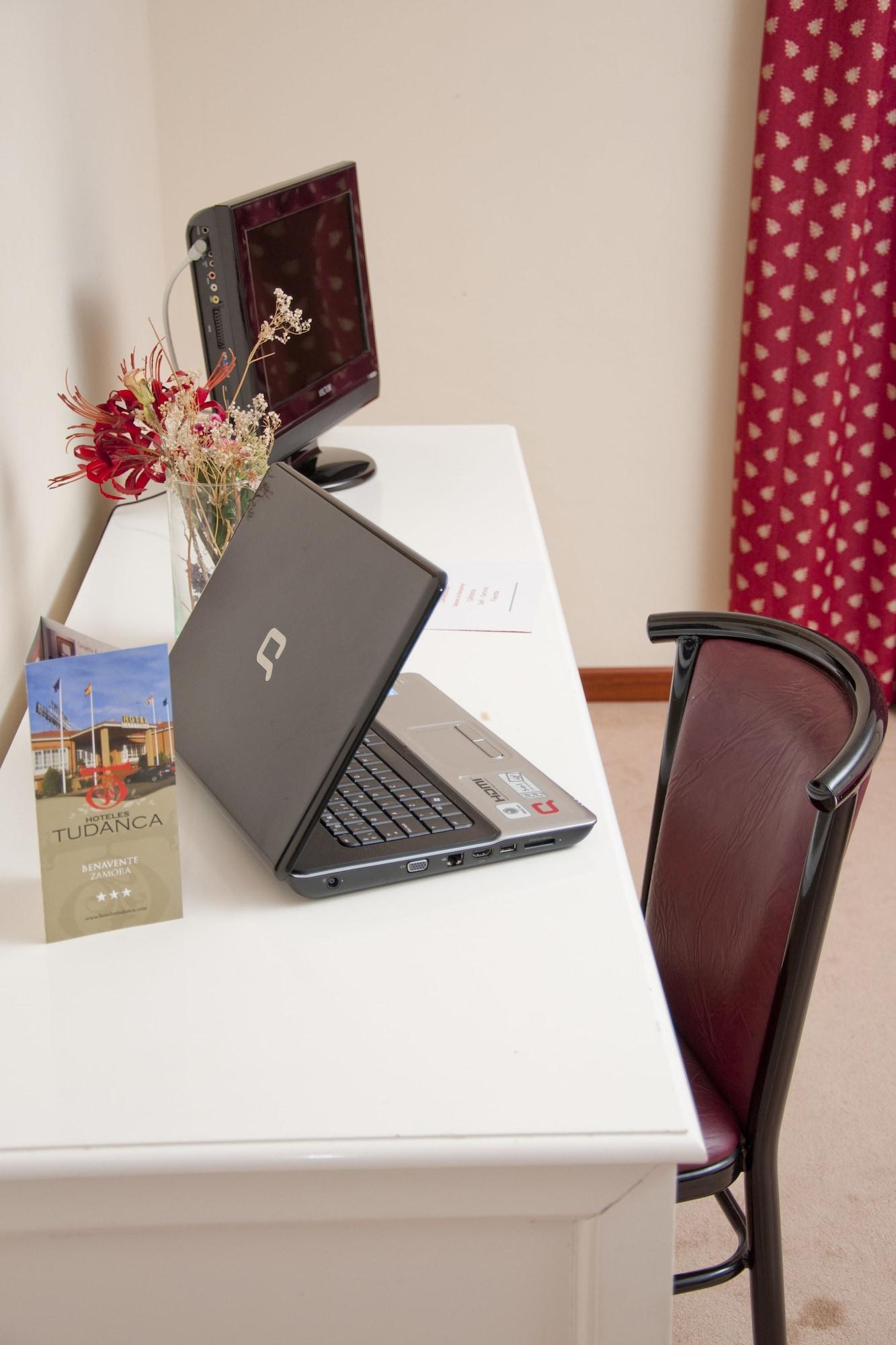 Hotel Mlc Benavente Zewnętrze zdjęcie