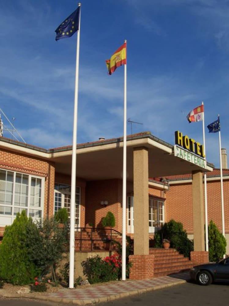 Hotel Mlc Benavente Zewnętrze zdjęcie