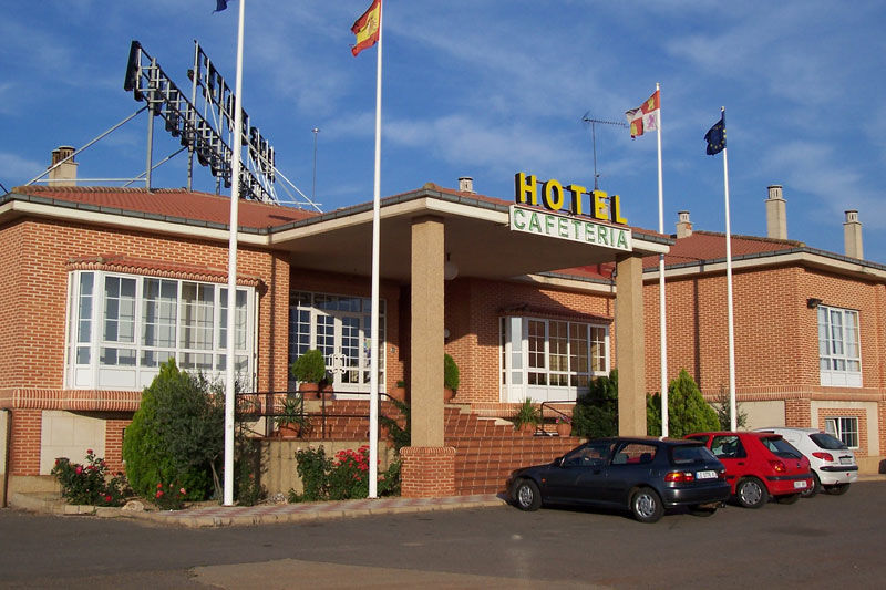 Hotel Mlc Benavente Zewnętrze zdjęcie