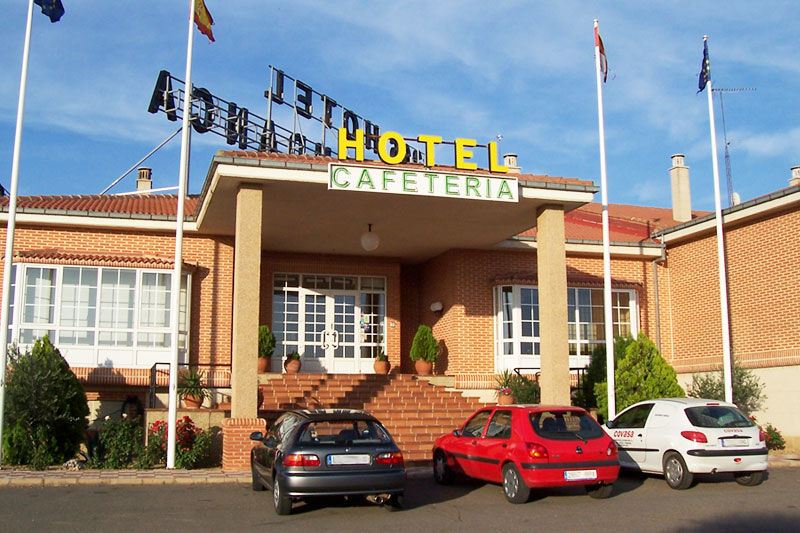 Hotel Mlc Benavente Zewnętrze zdjęcie