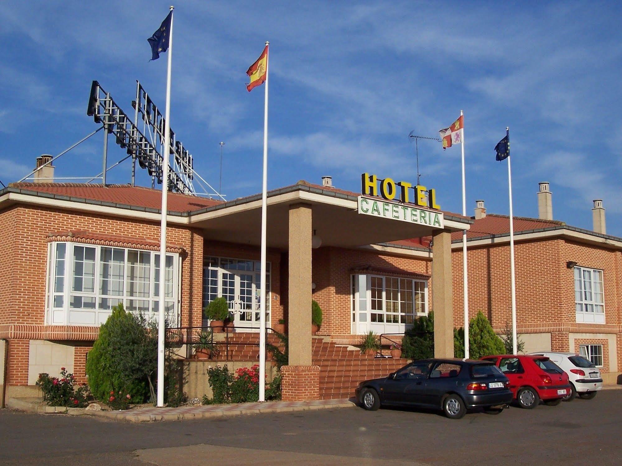 Hotel Mlc Benavente Zewnętrze zdjęcie
